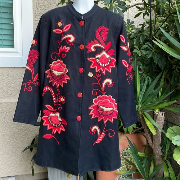 New vintage black cotton coat with bright red embroidery - Picture 2 of 13